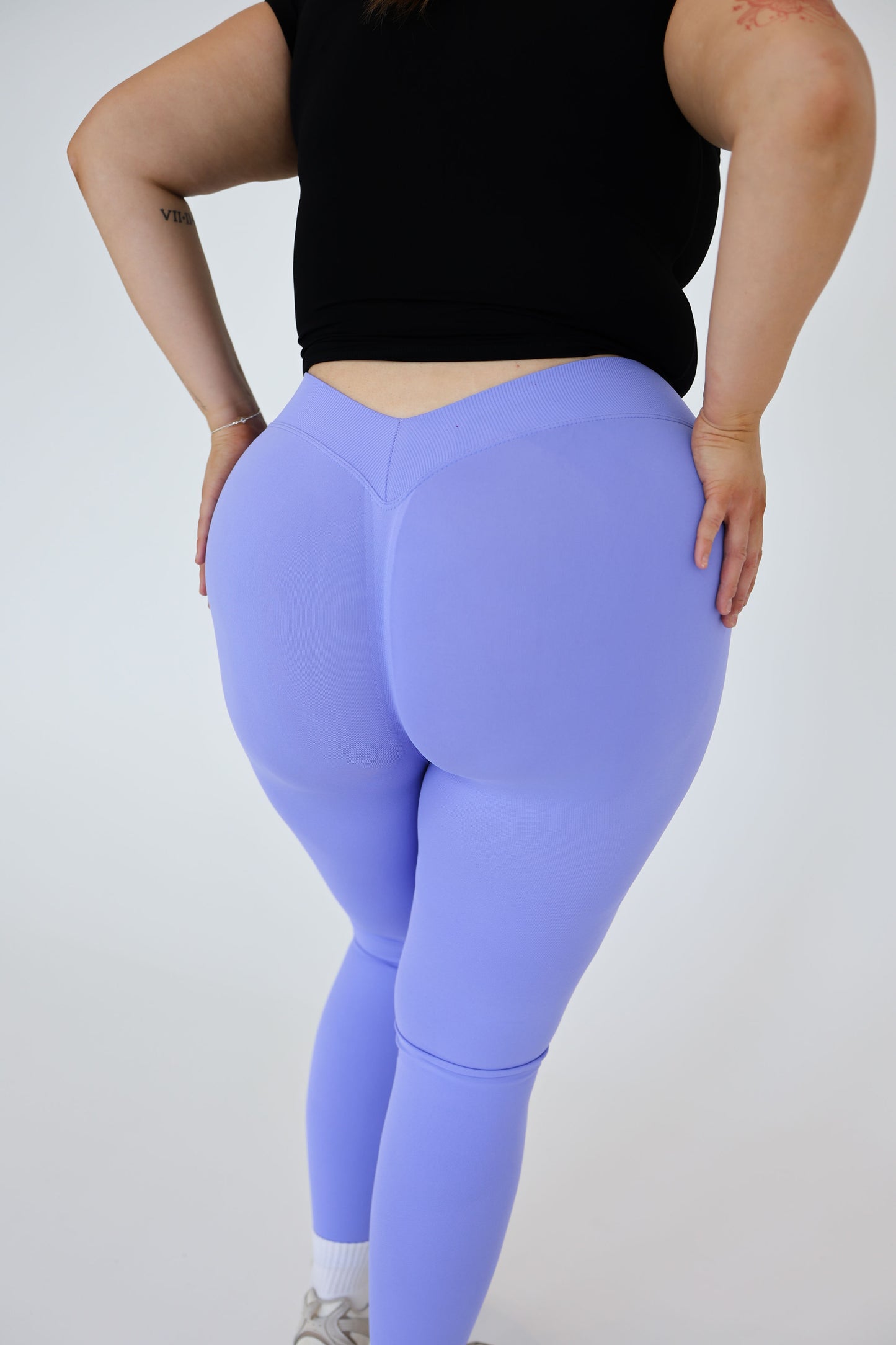 V-Back Leggings - Lavender