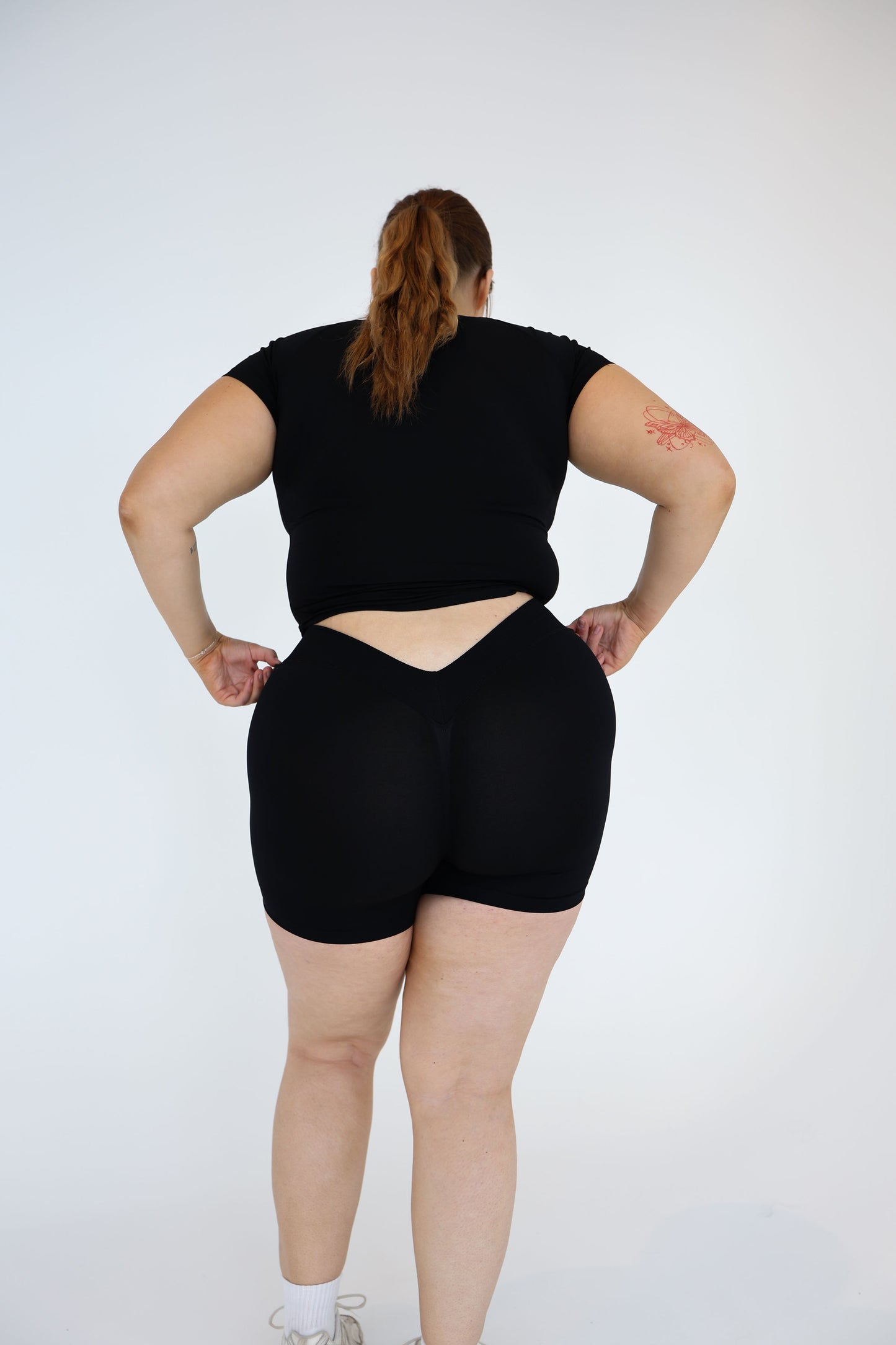 V-Back Shorts -Black